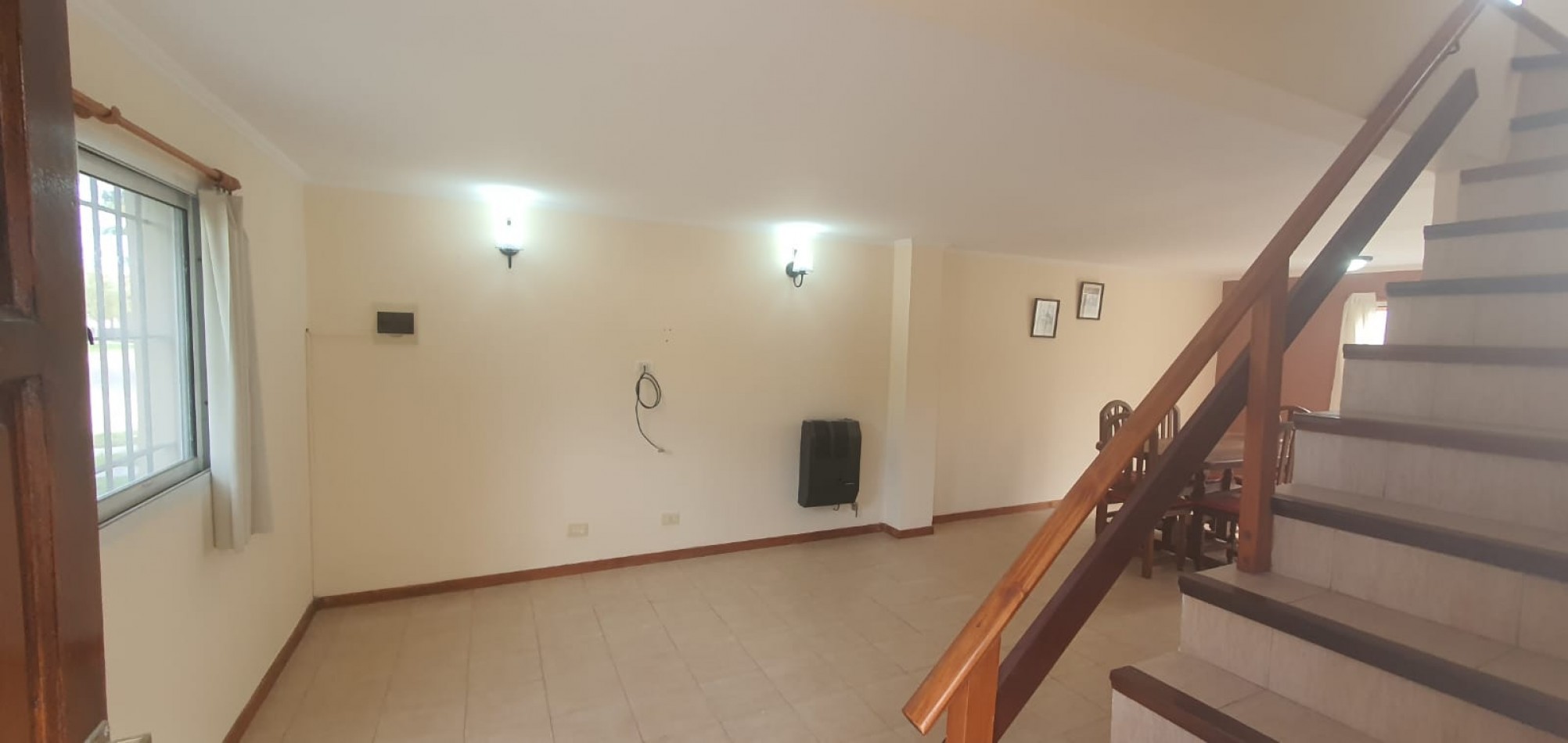 DUPLEX 3 AMBIENTES CON PARQUE Y ENTRADA PARA AUTO EN MIRAMAR. APTO CREDITO