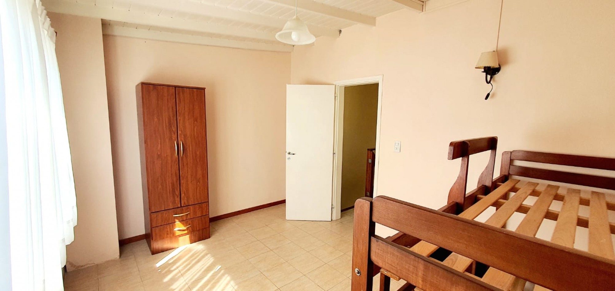 DUPLEX 3 AMBIENTES CON PARQUE Y ENTRADA PARA AUTO EN MIRAMAR. APTO CREDITO