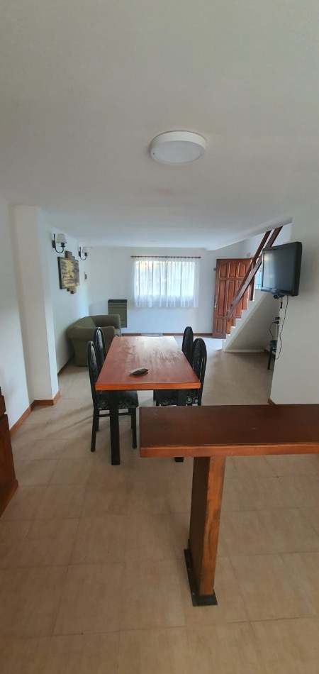 DUPLEX 3 AMBIENTES CON PARQUE Y ENTRADA PARA AUTO EN MIRAMAR. APTO CREDITO