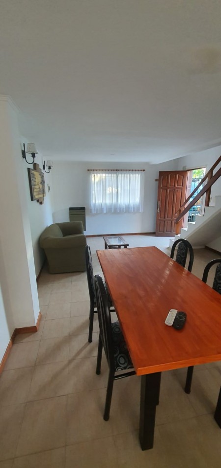 DUPLEX 3 AMBIENTES CON PARQUE Y ENTRADA PARA AUTO EN MIRAMAR. APTO CREDITO