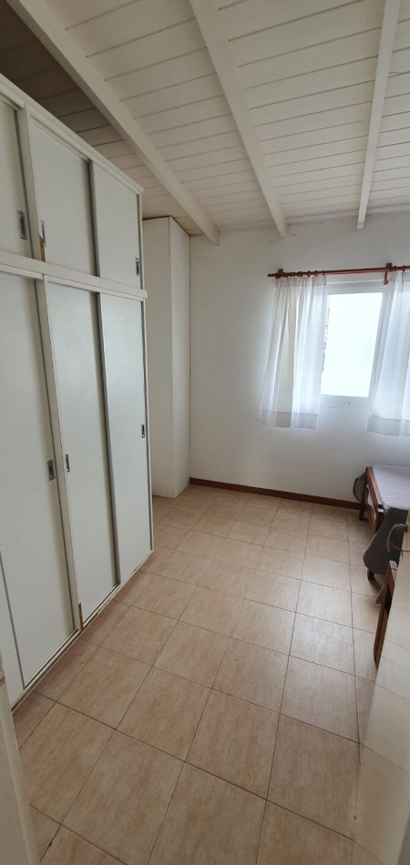 DUPLEX 3 AMBIENTES CON PARQUE Y ENTRADA PARA AUTO EN MIRAMAR. APTO CREDITO