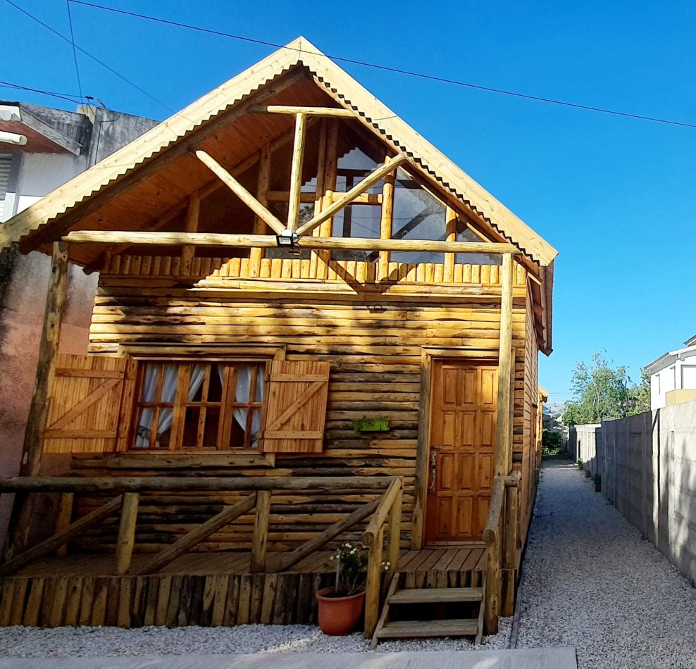 DOS CABAÑAS DE 3 AMBIENTES CON PARQUE Y ENTRADA PARA AUTO EN MIRAMAR. APTO CREDITO