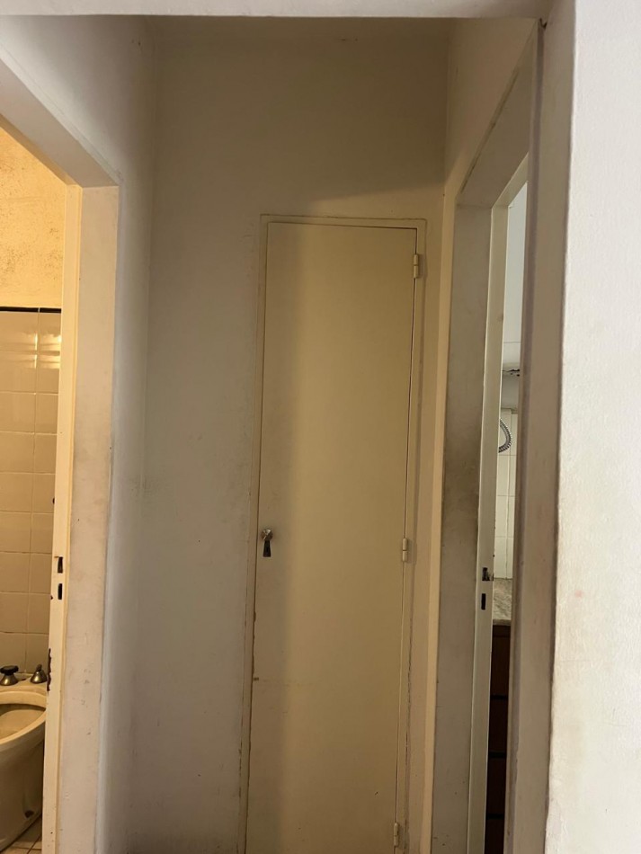 DEPARTAMENTO DE 1 AMBIENTE CON BALCON A LA CALLE Y COCHERA E EN EL CENTRO. APTO CREDITO