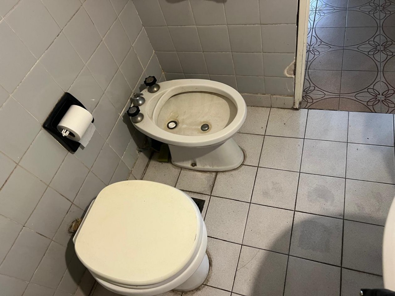 DEPARTAMENTO DE 1 AMBIENTE CON BALCON A LA CALLE Y COCHERA E EN EL CENTRO. APTO CREDITO