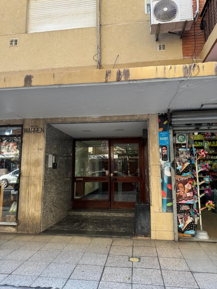 DEPARTAMENTO DE 1 AMBIENTE CON BALCON A LA CALLE Y COCHERA E EN EL CENTRO. APTO CREDITO