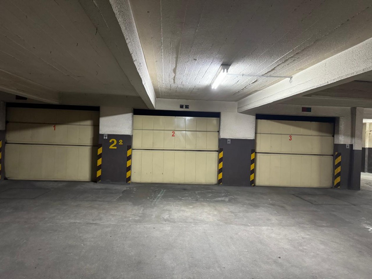 DEPARTAMENTO DE 1 AMBIENTE CON BALCON A LA CALLE Y COCHERA E EN EL CENTRO. APTO CREDITO