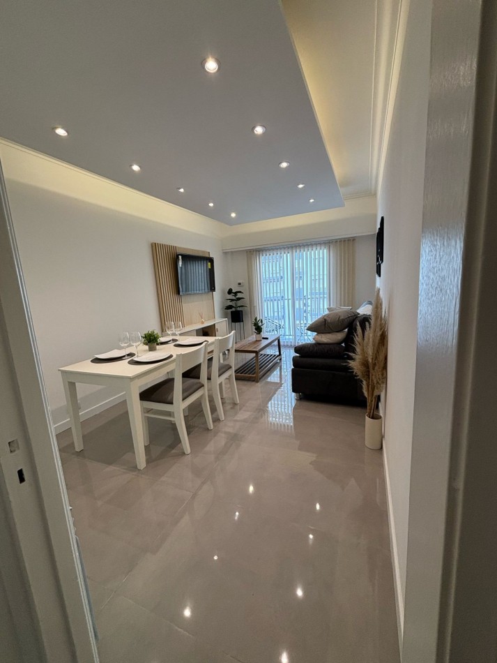 DEPARTAMENTO DE 3 AMB A LA CALLE CON BALCON CORRIDO Y VISTA LATERAL AL MAR EN PUNTA IGLESIA