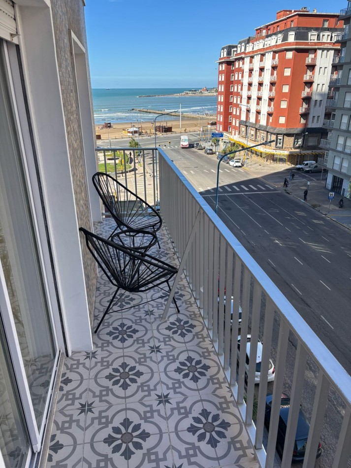 DEPARTAMENTO DE 3 AMB A LA CALLE CON BALCON CORRIDO Y VISTA LATERAL AL MAR EN PUNTA IGLESIA