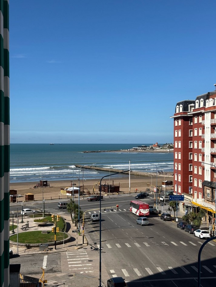 DEPARTAMENTO DE 3 AMB A LA CALLE CON BALCON CORRIDO Y VISTA LATERAL AL MAR EN PUNTA IGLESIA