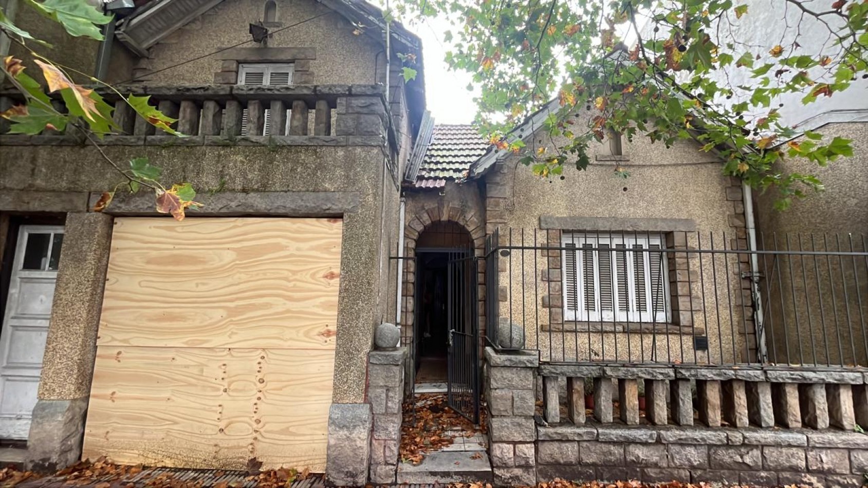 CHALET PARA RECICLAR EN LO MEJOR DEL BARRIO LA PERLA