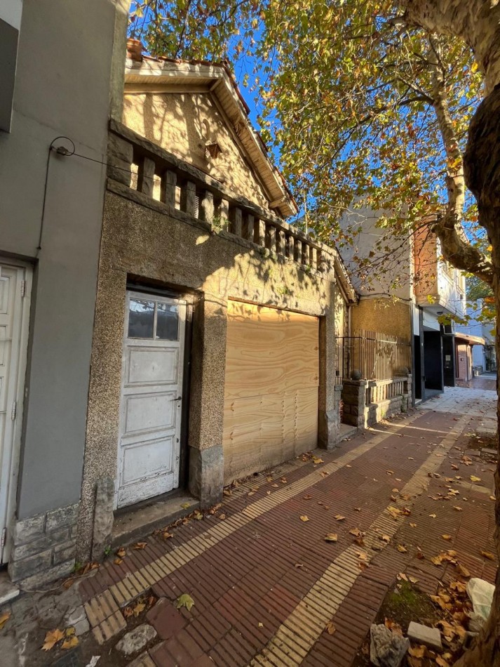 CHALET PARA RECICLAR EN LO MEJOR DEL BARRIO LA PERLA