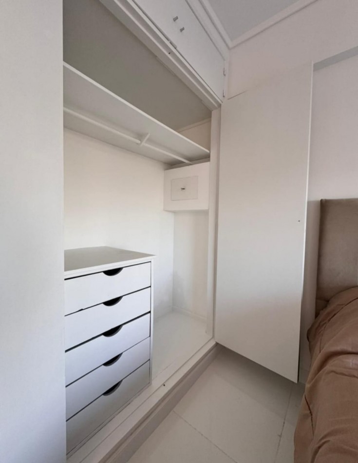 DEPARTAMENTO DE 1 AMB AL LATERAL ABIERTO CON PEQUEÑO BALCON. VENDE Y PERMUTA POR VEHICULO