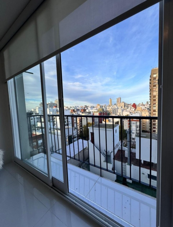 DEPARTAMENTO DE 1 AMB AL LATERAL ABIERTO CON PEQUEÑO BALCON. VENDE Y PERMUTA POR VEHICULO
