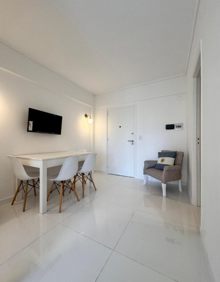 DEPARTAMENTO DE 1 AMB AL LATERAL ABIERTO CON PEQUEÑO BALCON. VENDE Y PERMUTA POR VEHICULO