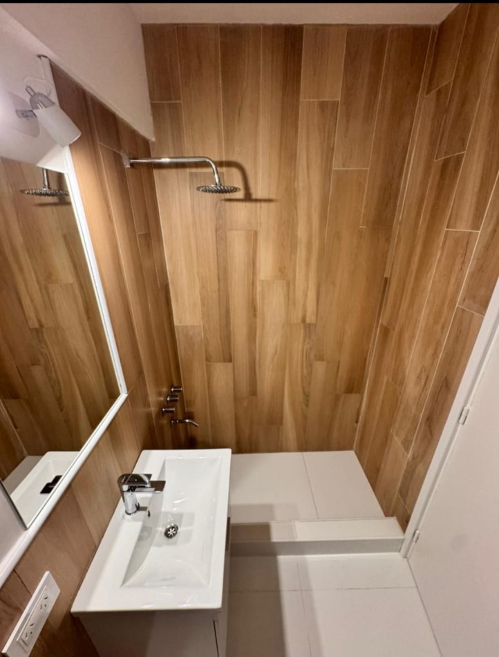 DEPARTAMENTO DE 1 AMB AL LATERAL ABIERTO CON PEQUEÑO BALCON. VENDE Y PERMUTA POR VEHICULO