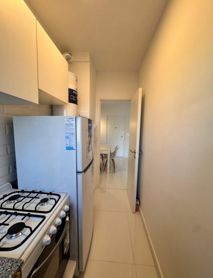 DEPARTAMENTO DE 1 AMB AL LATERAL ABIERTO CON PEQUEÑO BALCON. VENDE Y PERMUTA POR VEHICULO