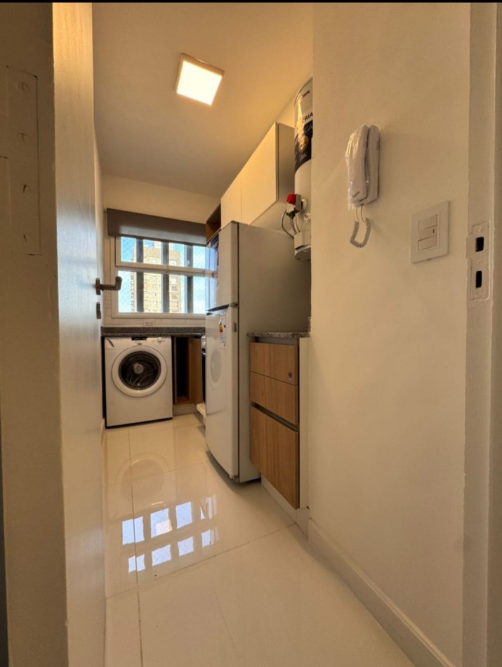DEPARTAMENTO DE 1 AMB AL LATERAL ABIERTO CON PEQUEÑO BALCON. VENDE Y PERMUTA POR VEHICULO