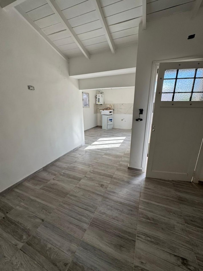 PH 3 AMBIENTES EN 1ER. PISO POR ESCALERA EN VILLA PRIMERA