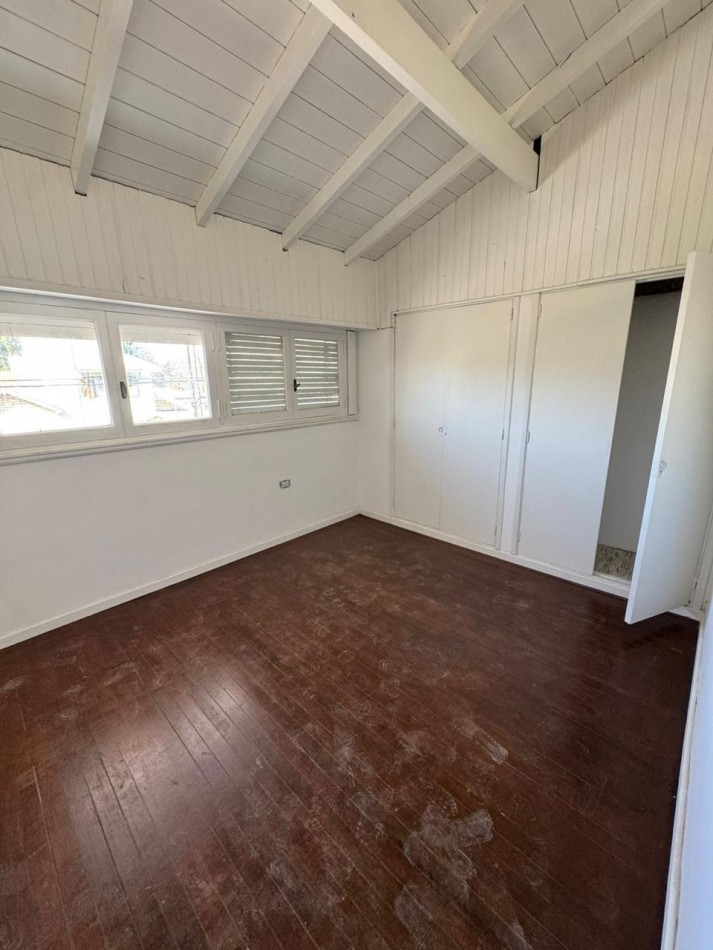 PH 3 AMBIENTES EN 1ER. PISO POR ESCALERA EN VILLA PRIMERA