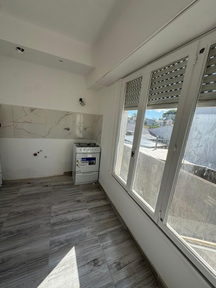 PH 3 AMBIENTES EN 1ER. PISO POR ESCALERA EN VILLA PRIMERA
