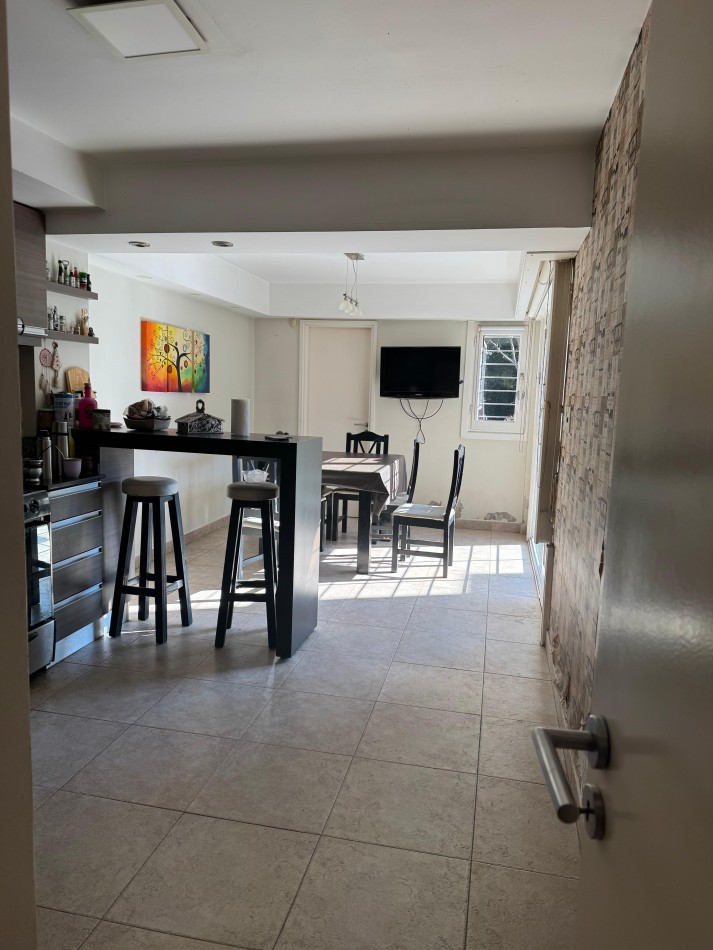 HERMOSA CASA DE 5 AMB CON PATIO, QUINCHO Y COCHERA DOBLE EN EL BARRIO MUNDIALISTA. APTO CREDITO