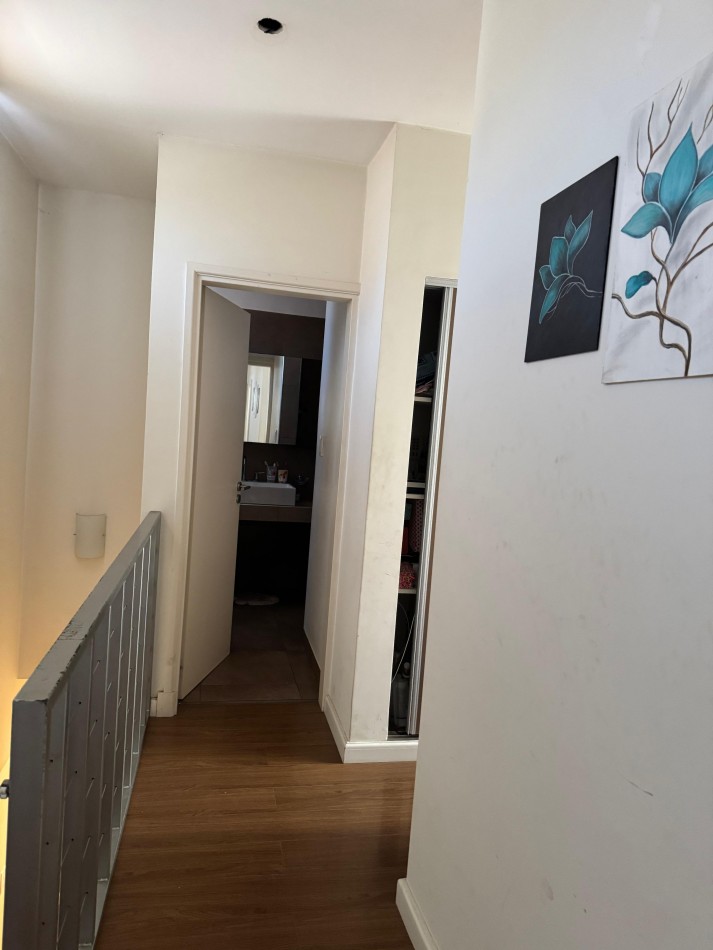 HERMOSA CASA DE 5 AMB CON PATIO, QUINCHO Y COCHERA DOBLE EN EL BARRIO MUNDIALISTA. APTO CREDITO