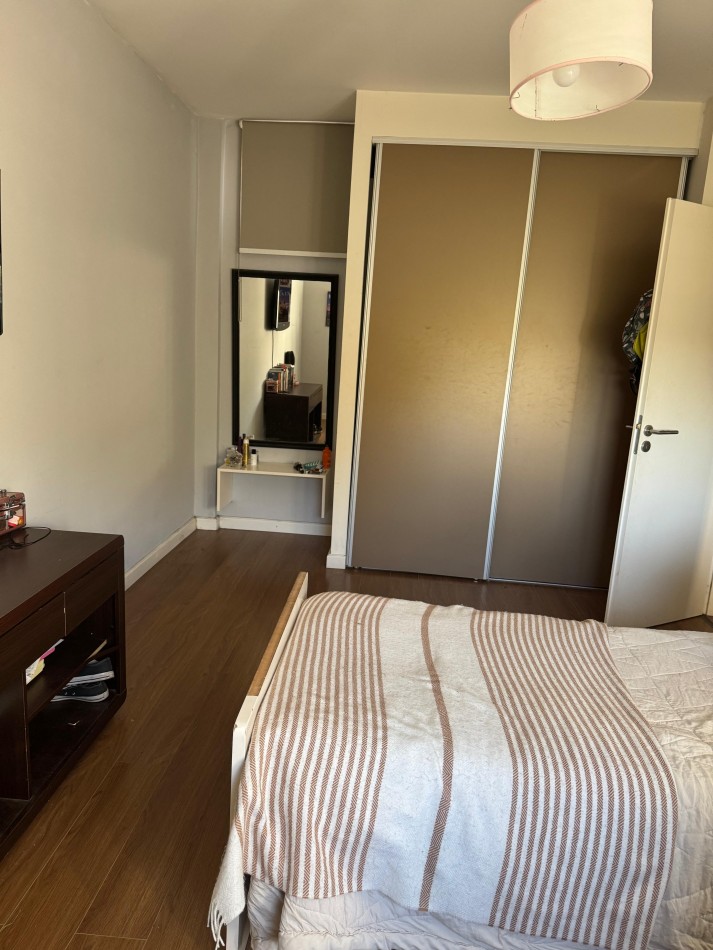 HERMOSA CASA DE 5 AMB CON PATIO, QUINCHO Y COCHERA DOBLE EN EL BARRIO MUNDIALISTA. APTO CREDITO