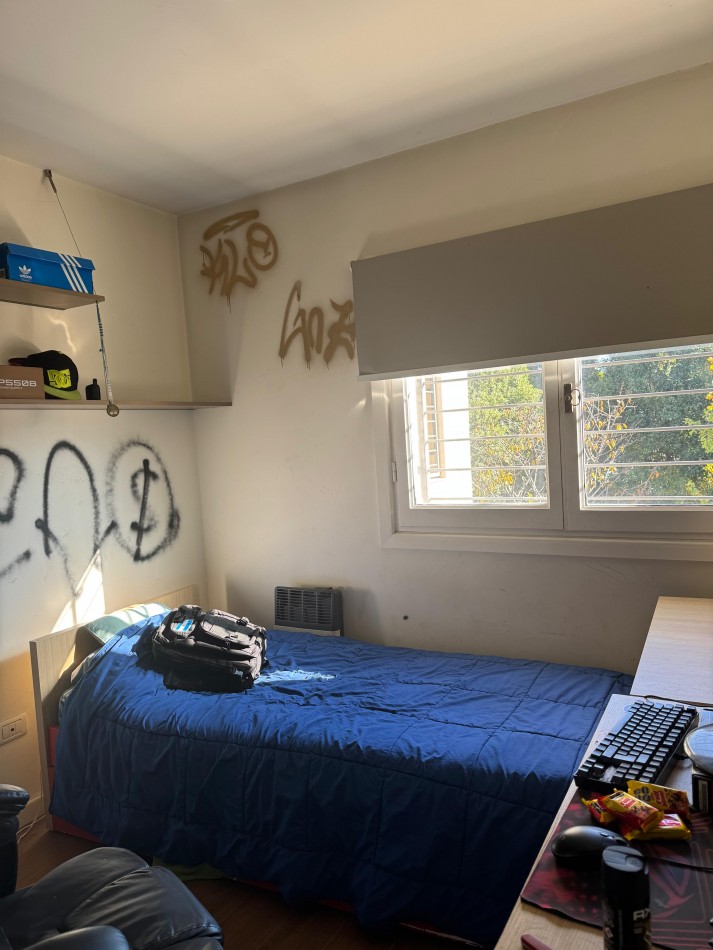 HERMOSA CASA DE 5 AMB CON PATIO, QUINCHO Y COCHERA DOBLE EN EL BARRIO MUNDIALISTA. APTO CREDITO