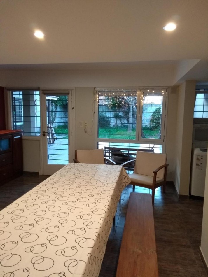 HERMOSA CASA DE 5 AMB CON PATIO, QUINCHO Y COCHERA DOBLE EN EL BARRIO MUNDIALISTA. APTO CREDITO