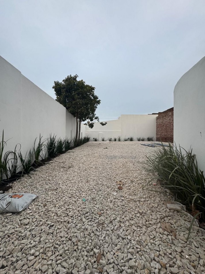 DEPARTAMENTO 2 AMB AL CONTRAFRENTE CON PATIO Y PARRILLA, A ESTRENAR, EN LA PERLA NORTE