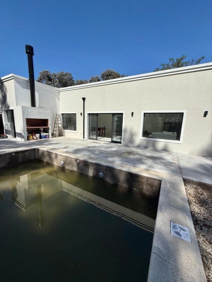 CASA 3 AMB A ESTRENAR CON PILETA Y PARQUE A 6 CUADRAS DEL MAR, EN BARRANCAS DE SAN BENITO, COUNTRY CLUB