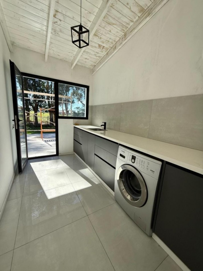 CASA 3 AMB A ESTRENAR CON PILETA Y PARQUE A 6 CUADRAS DEL MAR, EN BARRANCAS DE SAN BENITO, COUNTRY CLUB