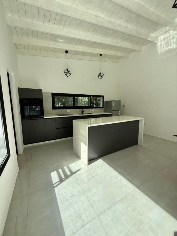 CASA 3 AMB A ESTRENAR CON PILETA Y PARQUE A 6 CUADRAS DEL MAR, EN BARRANCAS DE SAN BENITO, COUNTRY CLUB