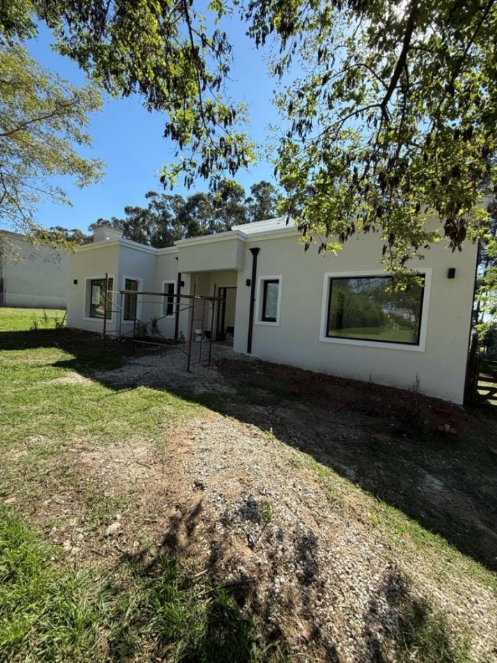 CASA 3 AMB A ESTRENAR CON PILETA Y PARQUE A 6 CUADRAS DEL MAR, EN BARRANCAS DE SAN BENITO, COUNTRY CLUB