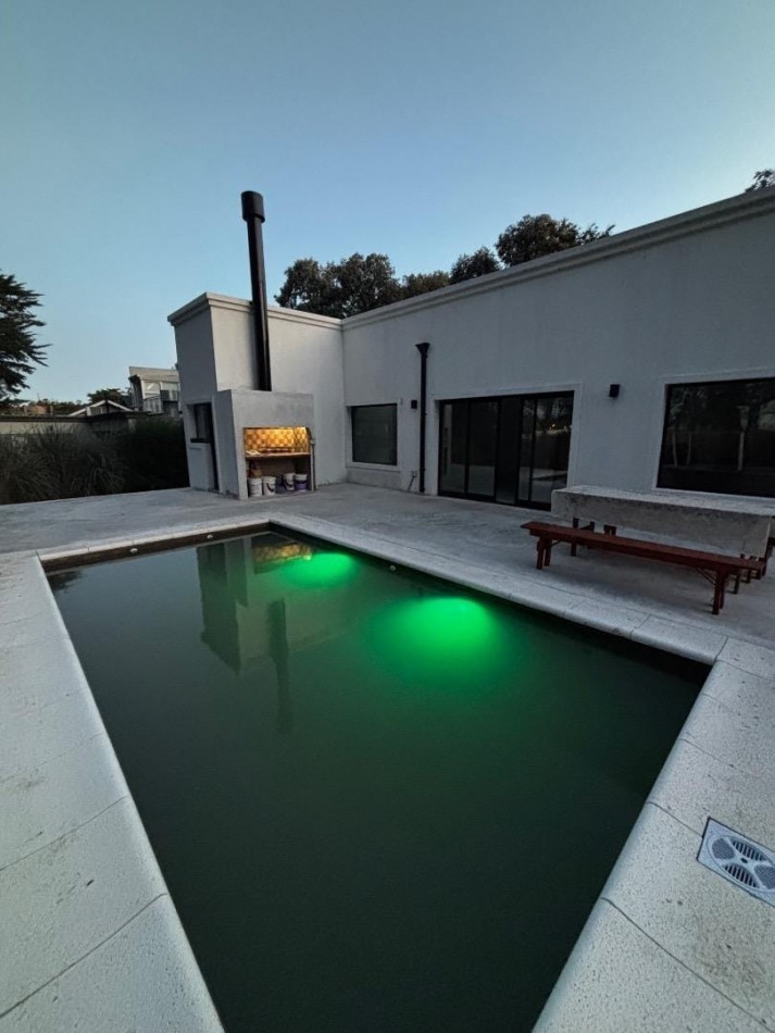CASA 3 AMB A ESTRENAR CON PILETA Y PARQUE A 6 CUADRAS DEL MAR, EN BARRANCAS DE SAN BENITO, COUNTRY CLUB