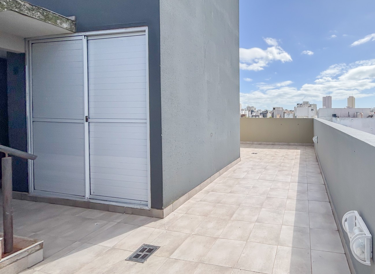 PISO 3 AMB CON 2 COCHERAS, BAULERA Y QUINCHO EN ALDREY. APTO CREDITO. VENDE, PERMUTA Y FINANCIA