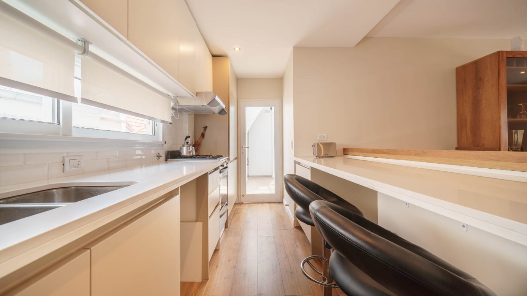 DUPLEX 4 AMBIENTES A ESTRENAR CON COCHERA, BAULERA, TERRAZA CON PARRILLA, SIN EXPENSAS EN ALDREY. APTO CREDITO