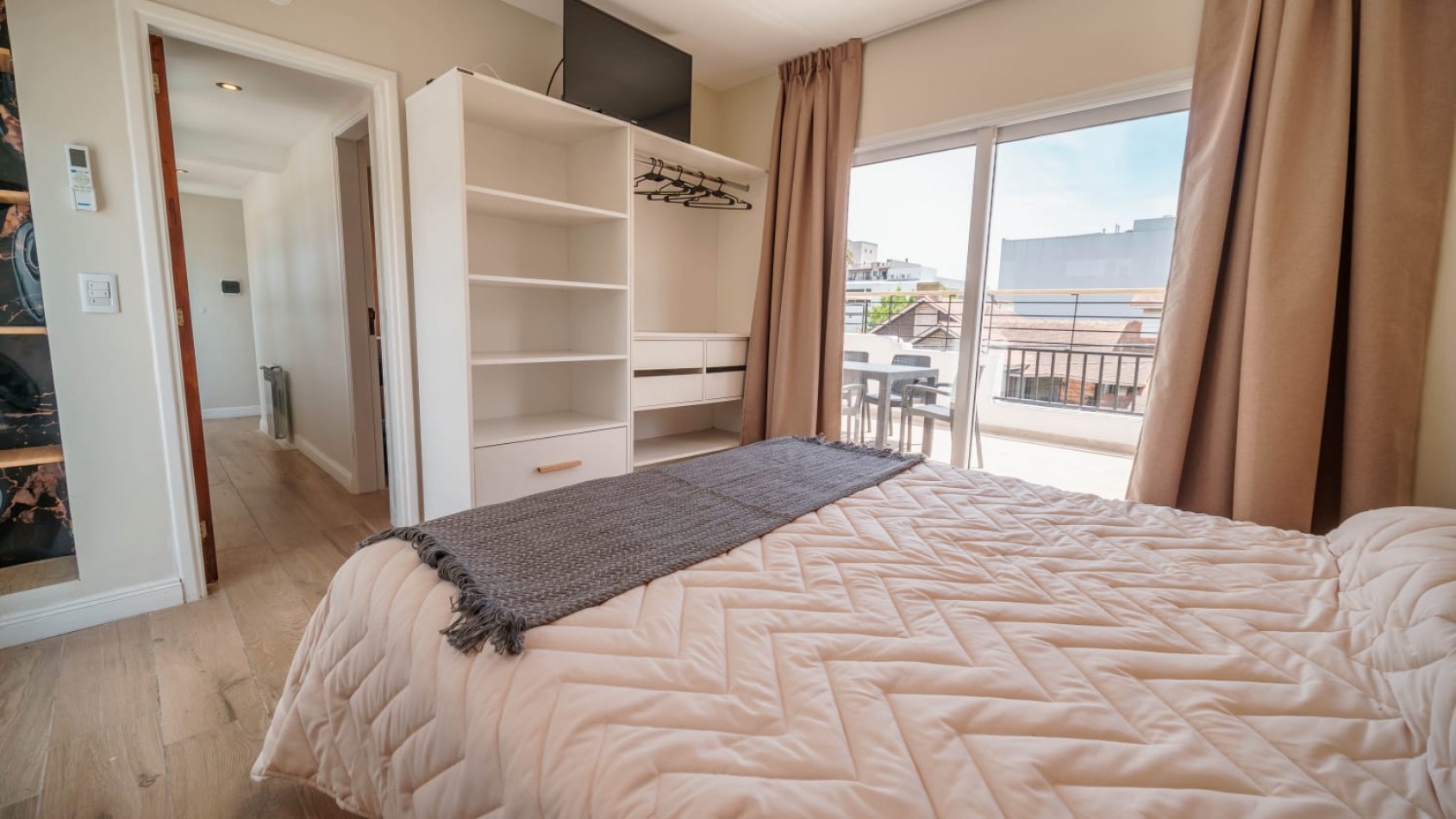 DUPLEX 4 AMBIENTES A ESTRENAR CON COCHERA, BAULERA, TERRAZA CON PARRILLA, SIN EXPENSAS EN ALDREY. APTO CREDITO