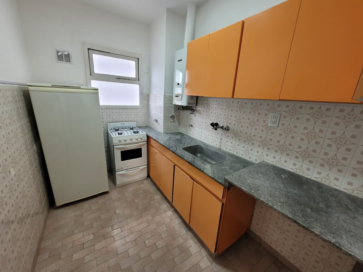 DEPARTAMENTO DE 2 AMBIENTES A LA CALLE CON BALCON SALIENTE