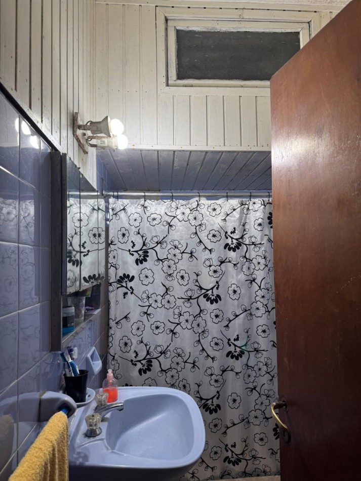 DOS CASAS DE 3 AMBIENTES MAS UN GALPON EN EL BARRIO LAS AVENIDAS. APTO CREDITO