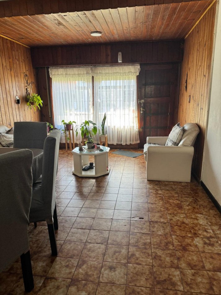 DOS CASAS DE 3 AMBIENTES MAS UN GALPON EN EL BARRIO LAS AVENIDAS. APTO CREDITO