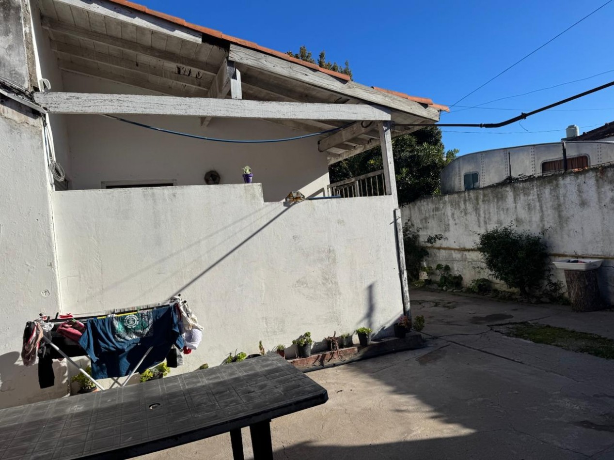 DOS CASAS DE 3 AMBIENTES MAS UN GALPON EN EL BARRIO LAS AVENIDAS. APTO CREDITO