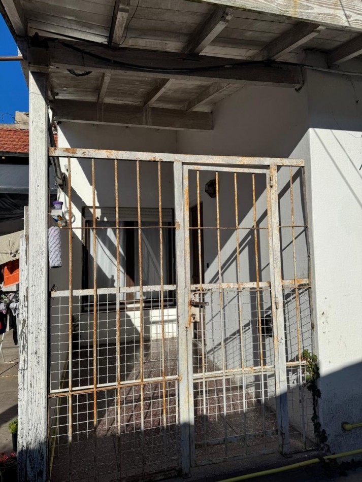 DOS CASAS DE 3 AMBIENTES MAS UN GALPON EN EL BARRIO LAS AVENIDAS. APTO CREDITO
