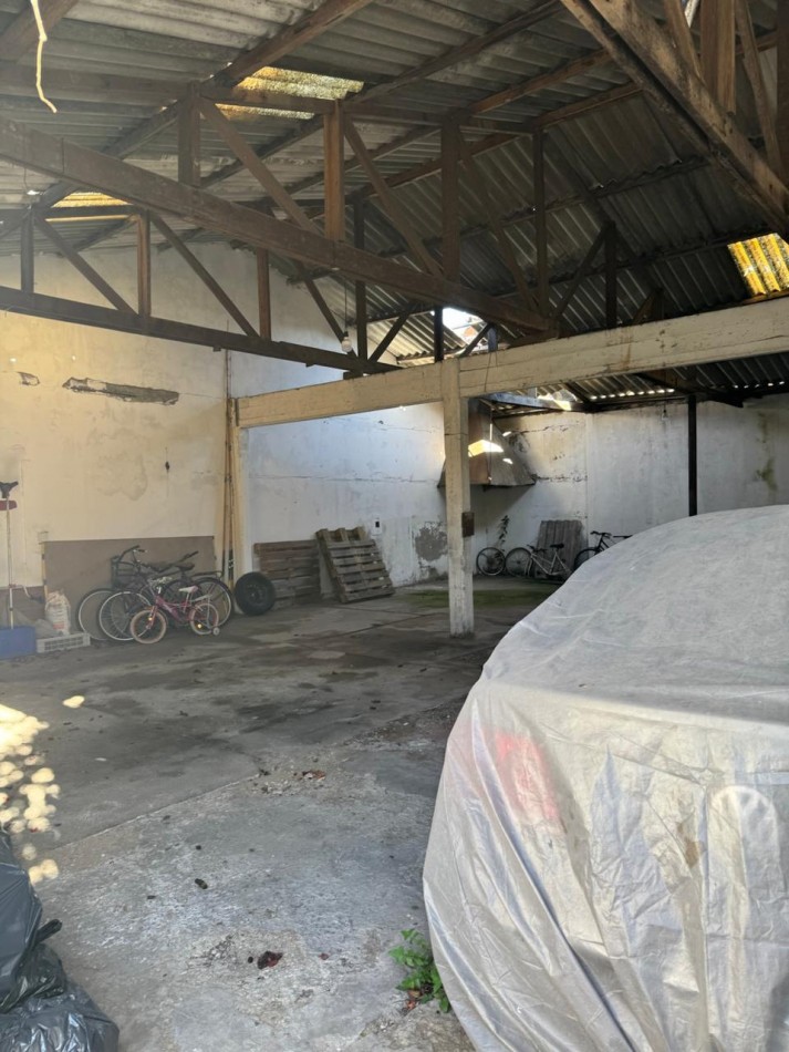 DOS CASAS DE 3 AMBIENTES MAS UN GALPON EN EL BARRIO LAS AVENIDAS. APTO CREDITO