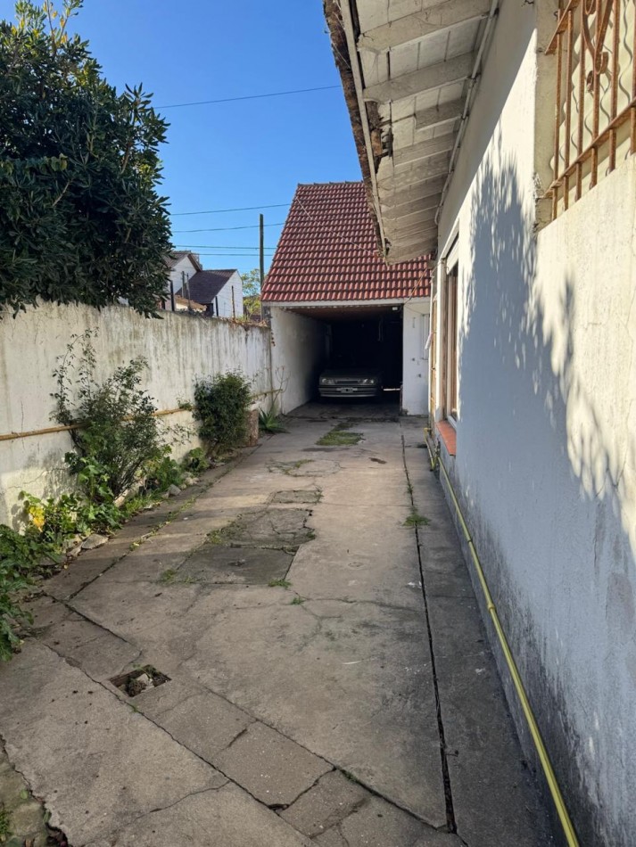 DOS CASAS DE 3 AMBIENTES MAS UN GALPON EN EL BARRIO LAS AVENIDAS. APTO CREDITO