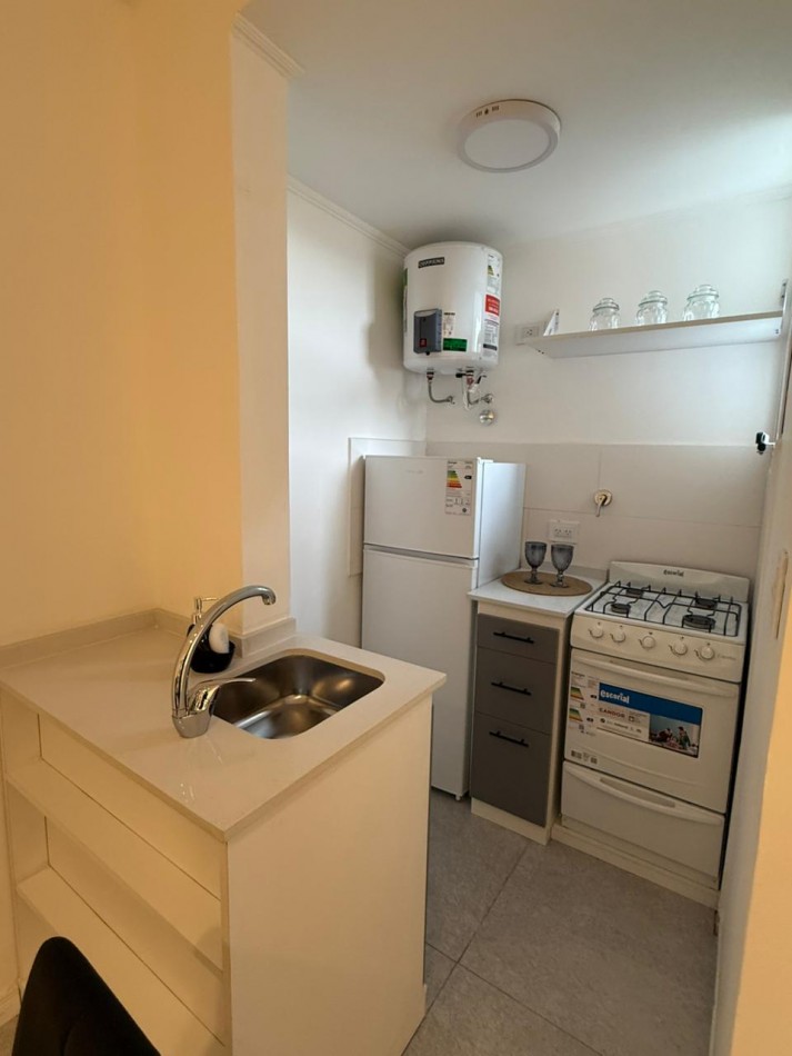 DEPARTAMENTO 1 AMBIENTE A LA CALLE CON BALCON EN PLAZA MITRE