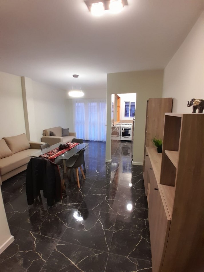 DEPARTAMENTO 2 AMBIENTES CON BALCON A LA CALLE  