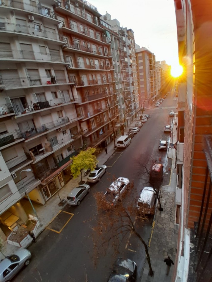 DEPARTAMENTO 2 AMBIENTES CON BALCON A LA CALLE  