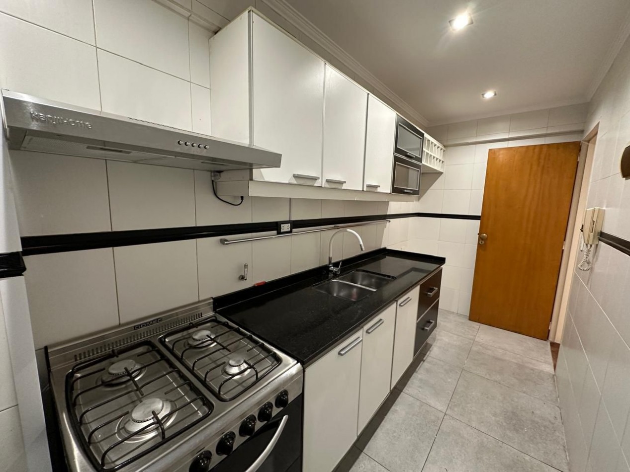 DEPARTAMENTO 3 AMB A LA CALLE CON BALCON Y COCHERA EN PLAZA MITRE. VENDE Y PERMUTA