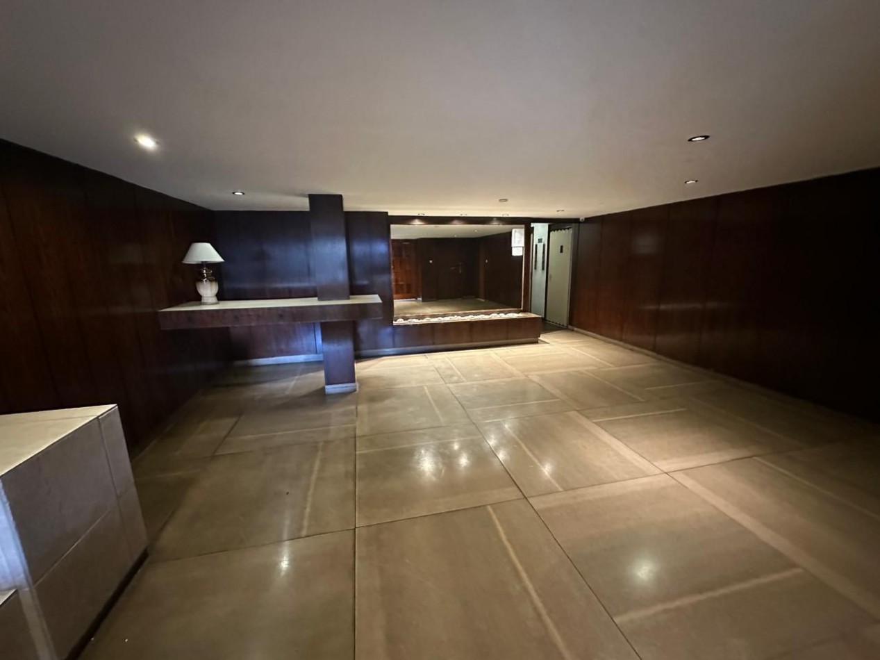 DEPARTAMENTO 3 AMB A LA CALLE CON BALCON Y COCHERA EN PLAZA MITRE. VENDE Y PERMUTA